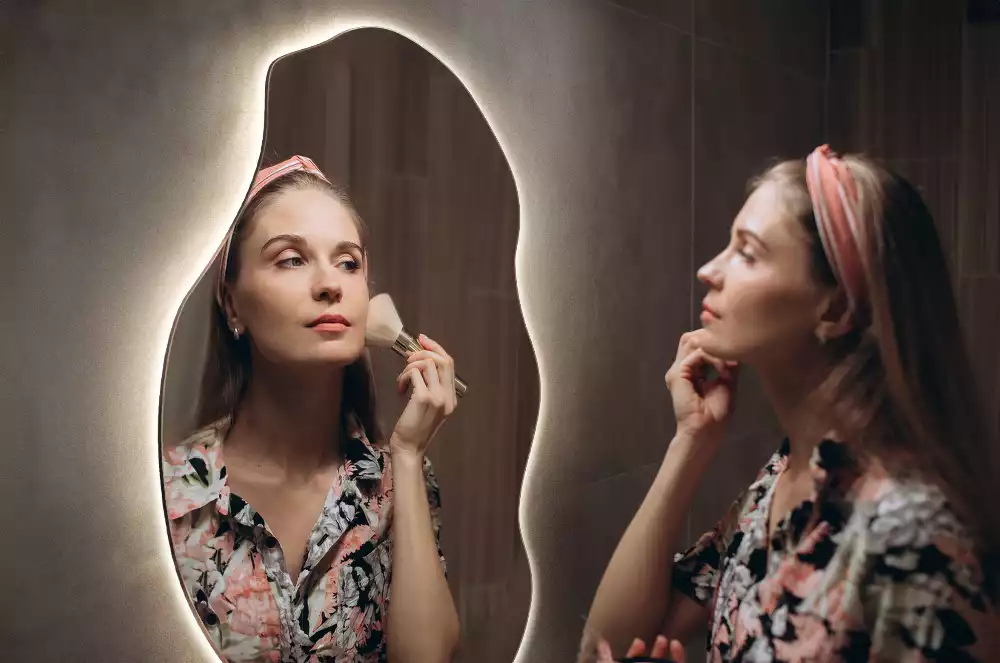 Oglindă asimetrică spot iluminat cu LED