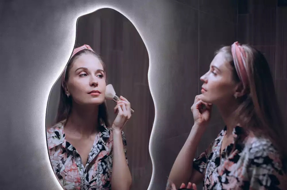 Oglindă asimetrică spot iluminat cu LED