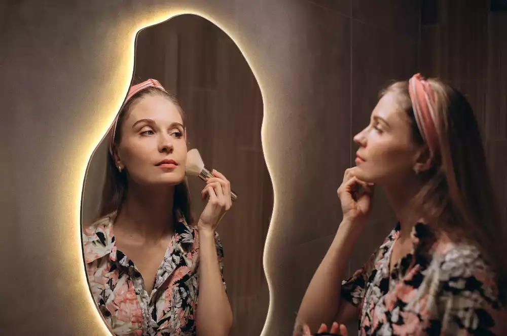 Oglindă asimetrică spot iluminat cu LED