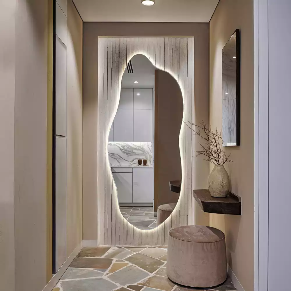 Oglindă asimetrica cu led elegantă