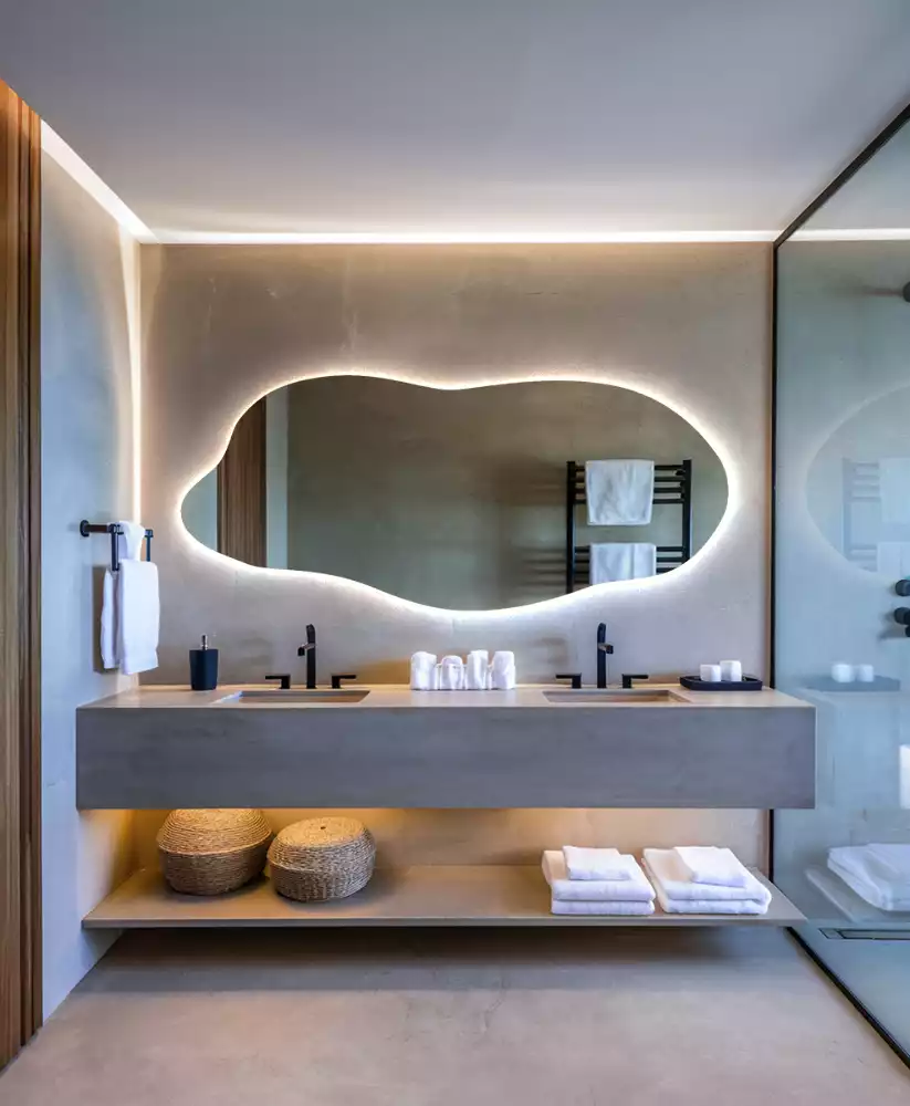 Oglindă asimetrica cu led elegantă