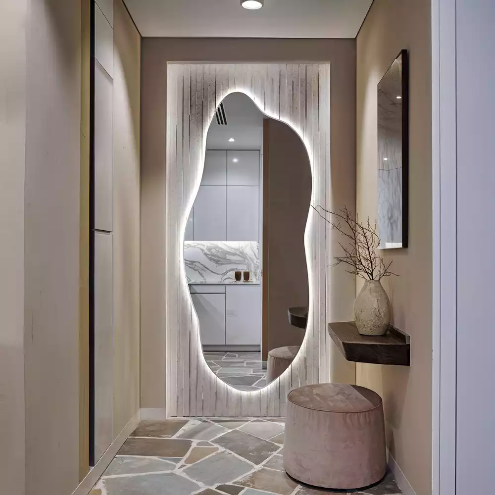 Oglindă asimetrica cu led elegantă