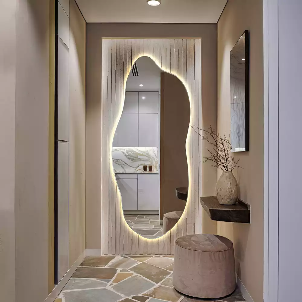 Oglindă asimetrica cu led elegantă