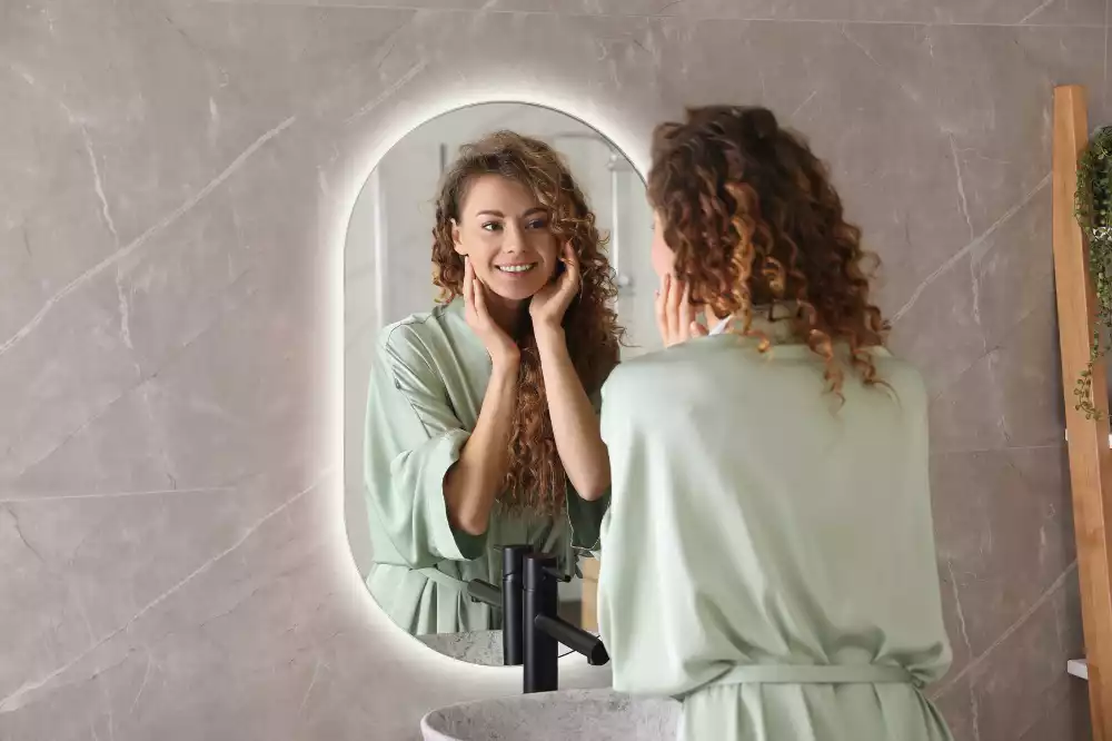 Oglindă ovală cu LED agățat decorativ