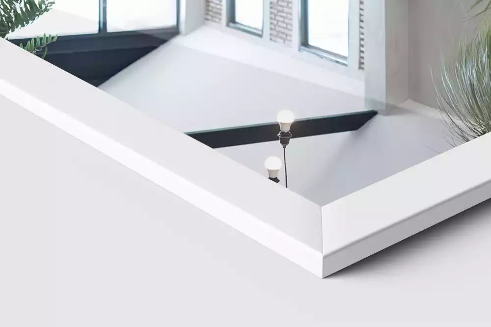 Oglindă de podea și ramă albă