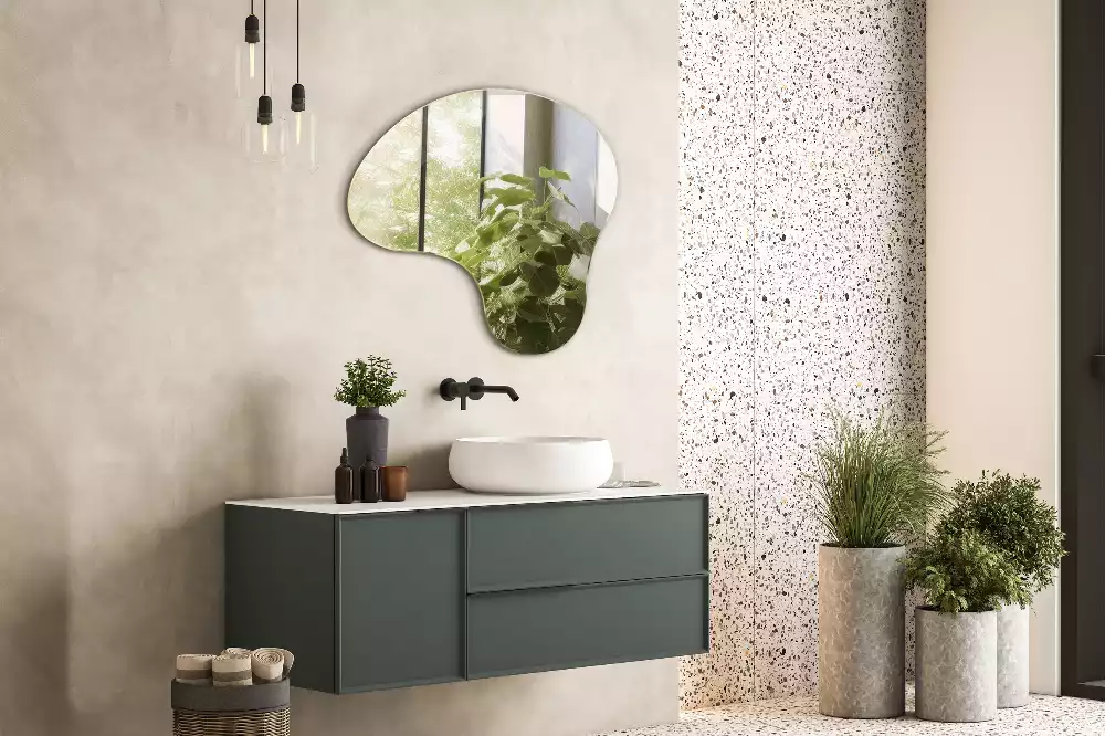 Oglindă în formă organică fără cadru atârnat