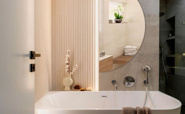 Cum de a decora o baie îngustă? Trucuri inteligente