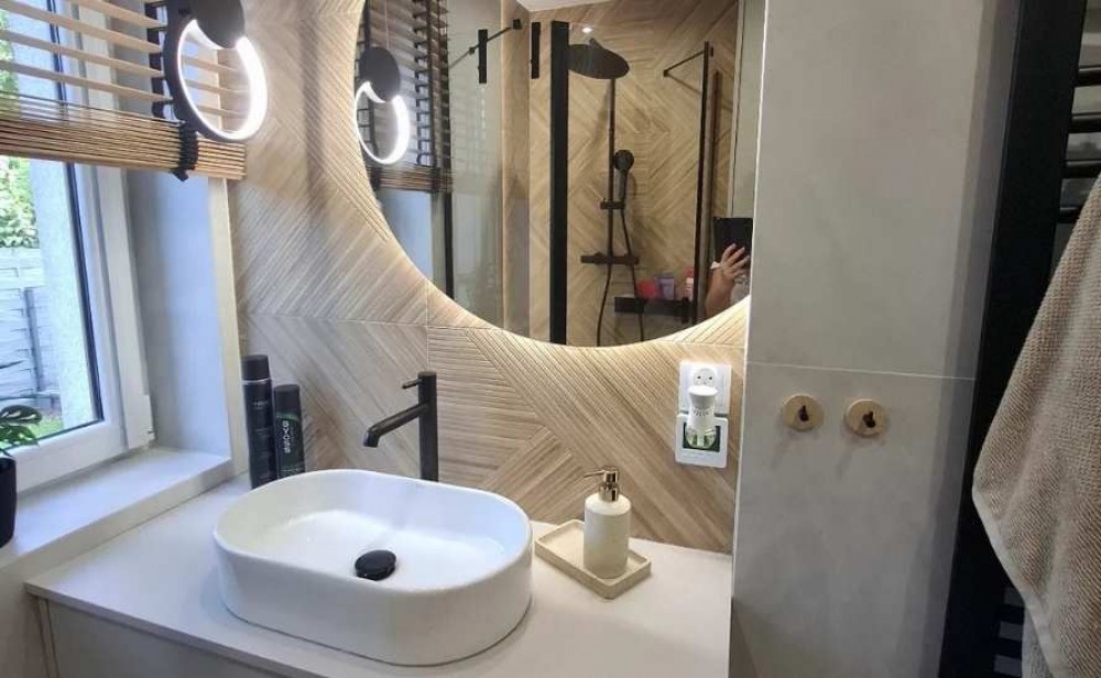 oglindă pentru o baie mică