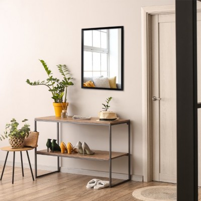 Într-un cadru negru